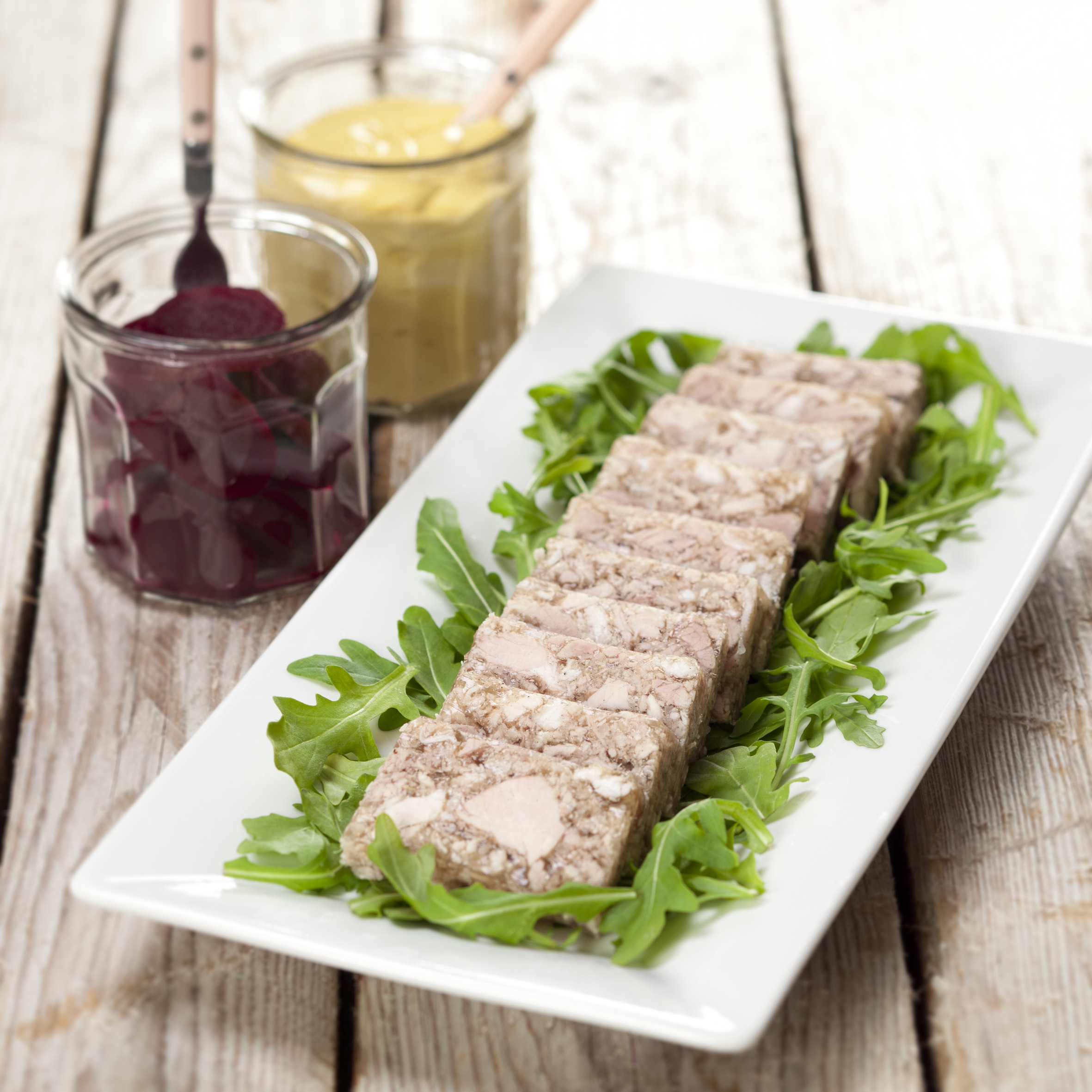 Sylte med rødbeder og sennep