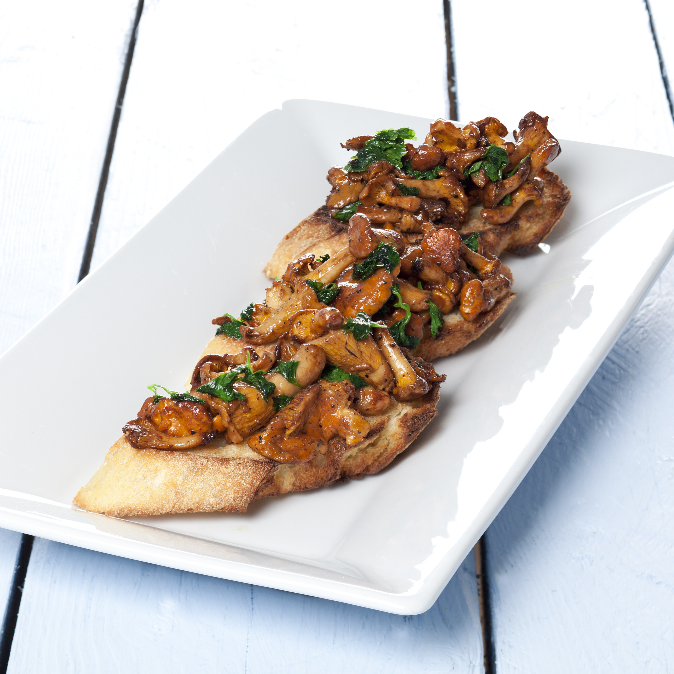 Toast med kantareller og persille