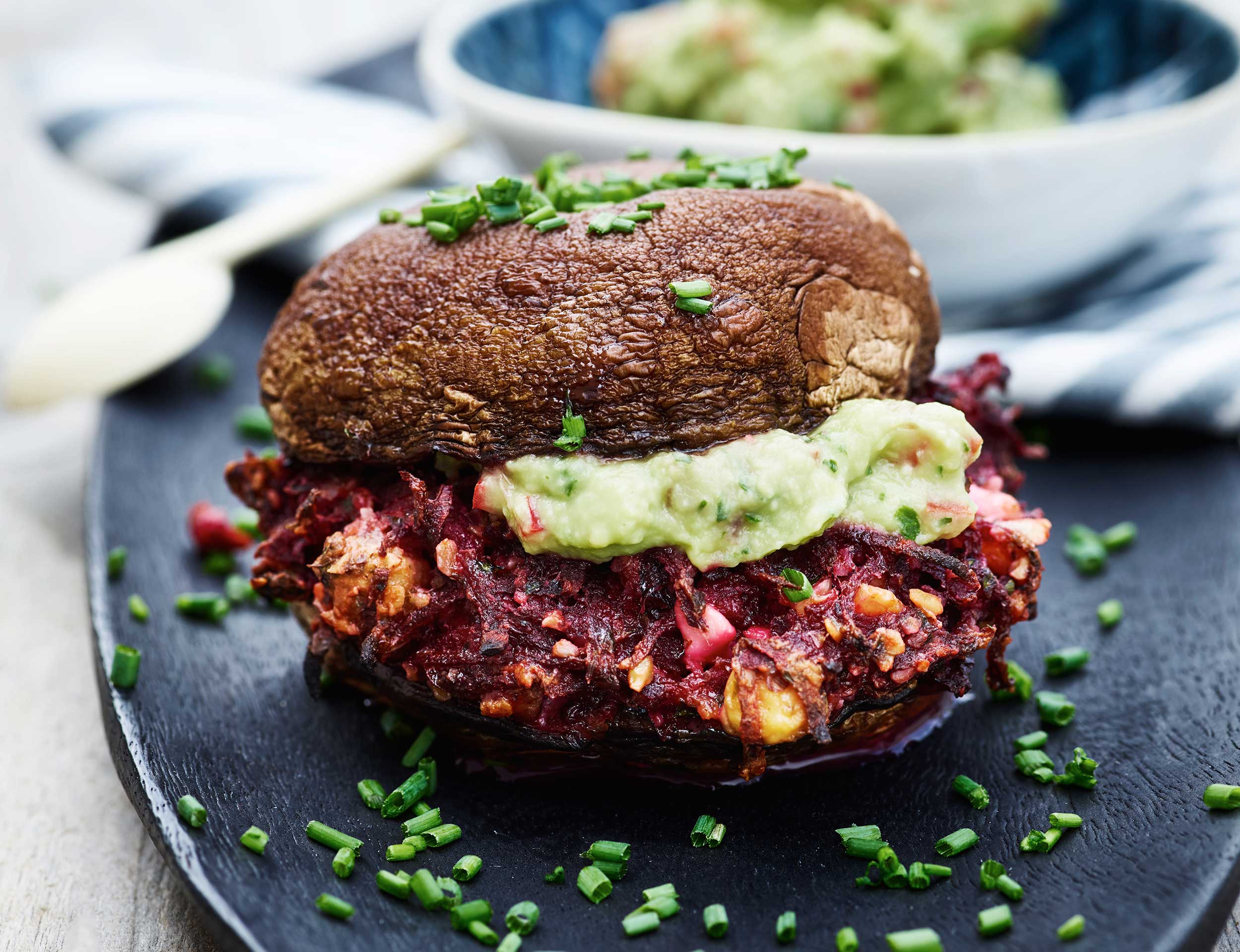 Bagt vegetarburger med guacamole