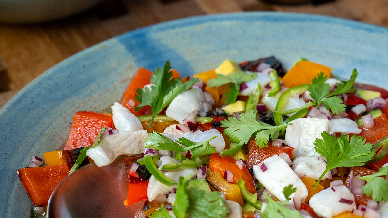 Ceviche på fladfisk med grillet grønt og chili