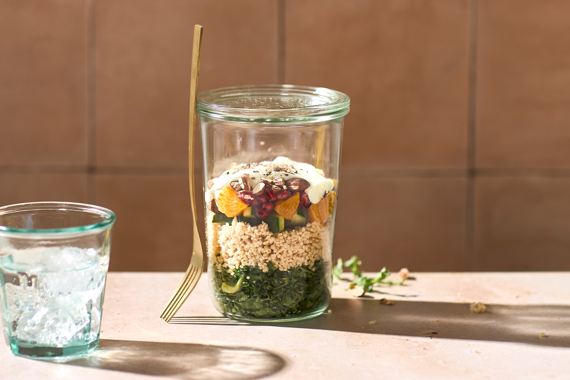Bulgursalat med kål, appelsiner, mynte og mandler