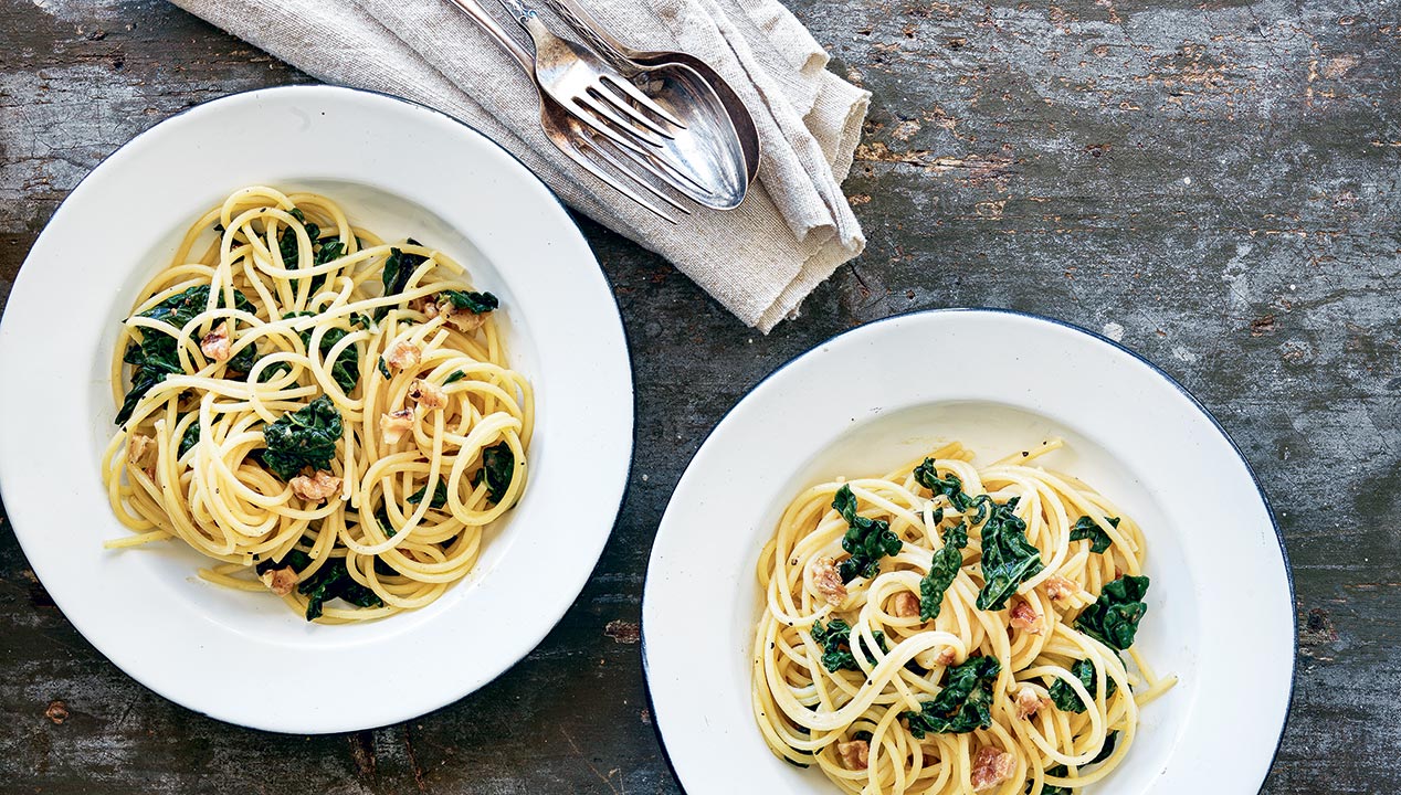 Spaghetti a la carbonara med palmekål