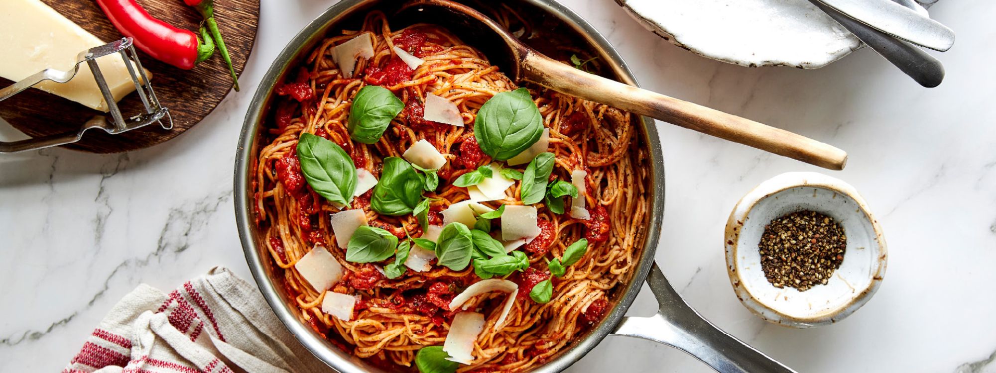 Pasta arrabbiata med chili og tomat