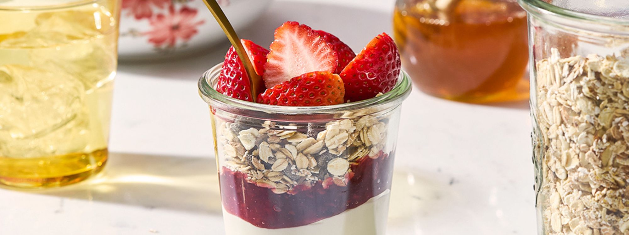 Müsli med yoghurt og bærkompot