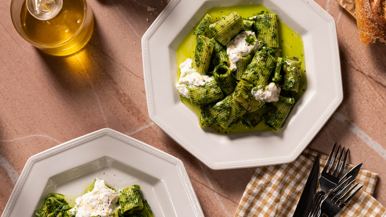 Rigatoni med palmekål og burrata