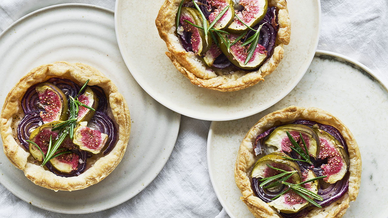 Tærte med rødløg og figner