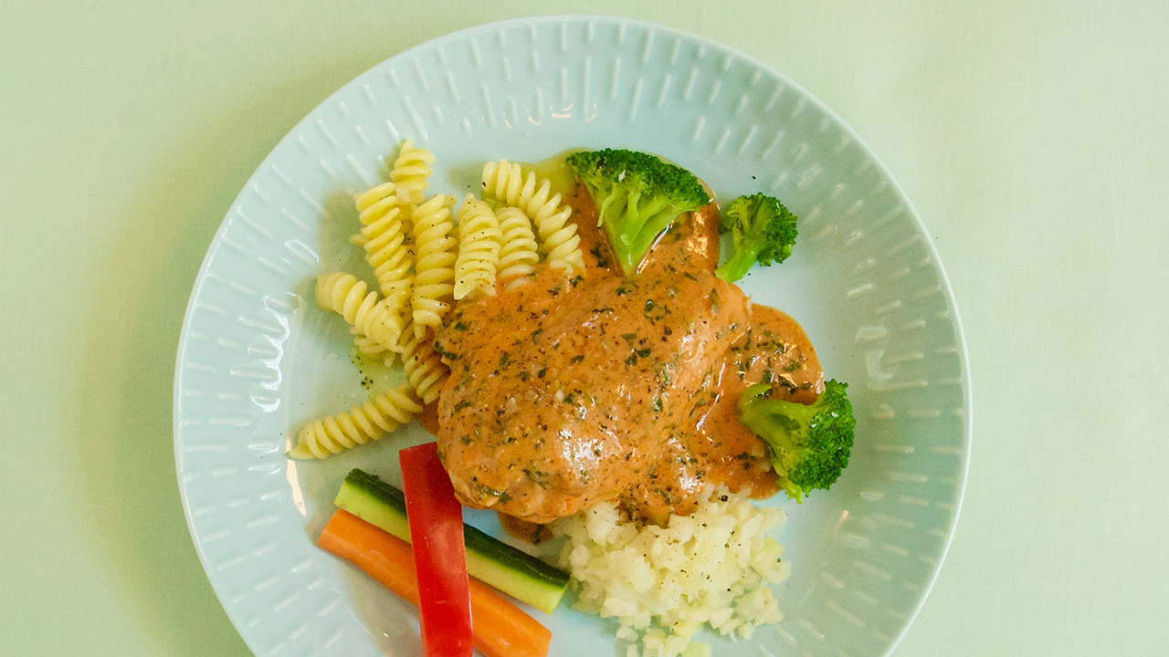 Kyllingegryde med pasta  og blomkålsris