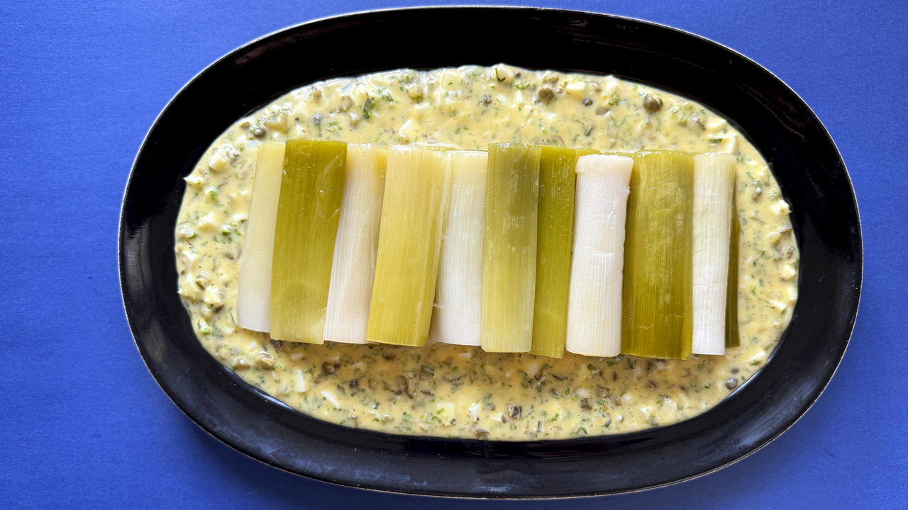 Pocherede porrer med sauce gribiche