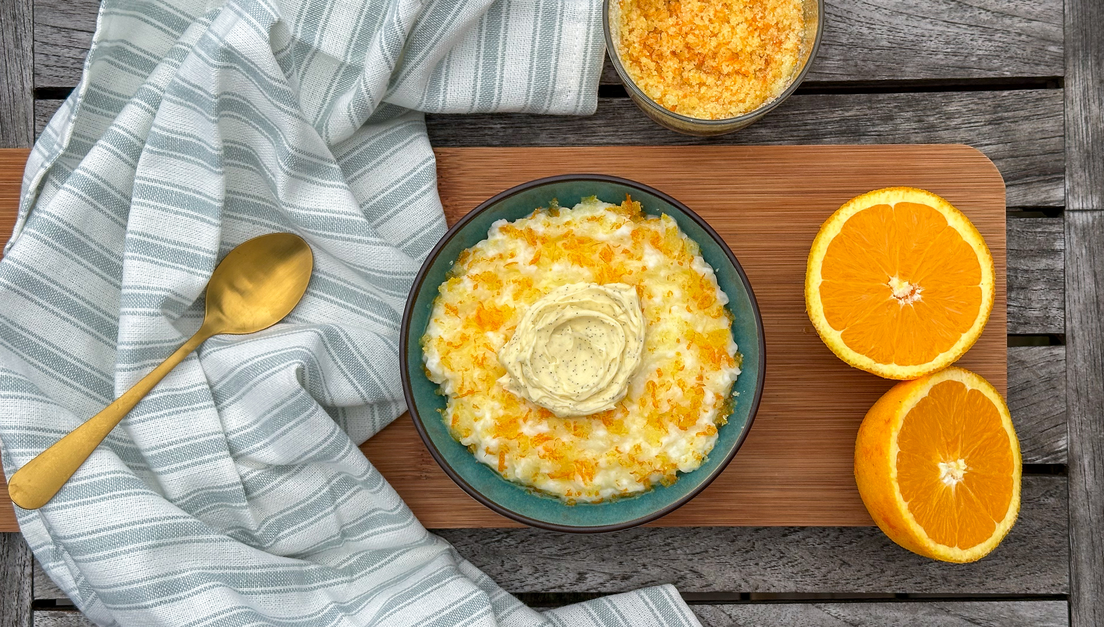 Krydret risengrød med appelsinsukker og rørt vaniljesmør