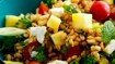 Frisk speltkernesalat med tomat, ananas, mynte og feta - thumbnail