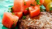 Hakkebøf med tomat-melon-salat - thumbnail