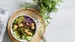 Salatbowle med smørstegte hvide asparges og mandler - thumbnail