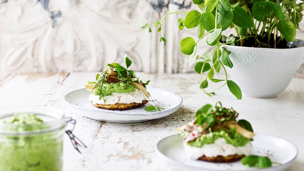 Blomkålsblinis med ærtemos og ricotta
