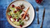 Torsk i parmaskinke med frisk hindbærsalat - thumbnail