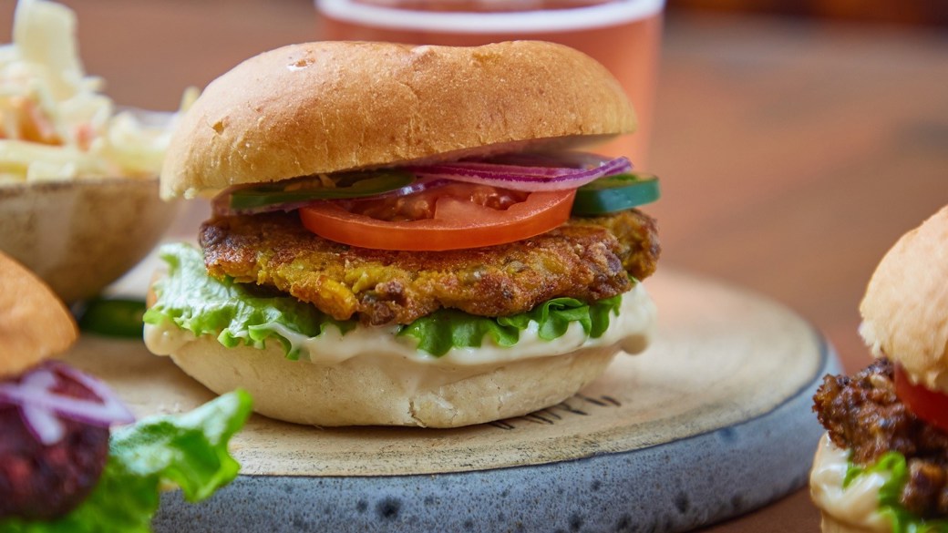 Klimavenlig burger med bearnaise-mayo