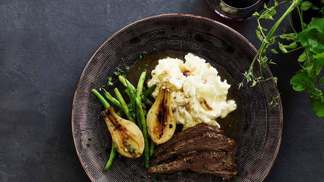 Flanksteak med kartoffel og hvidløgsmos