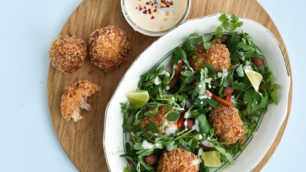 Sprøde fishcakes og chilidressing