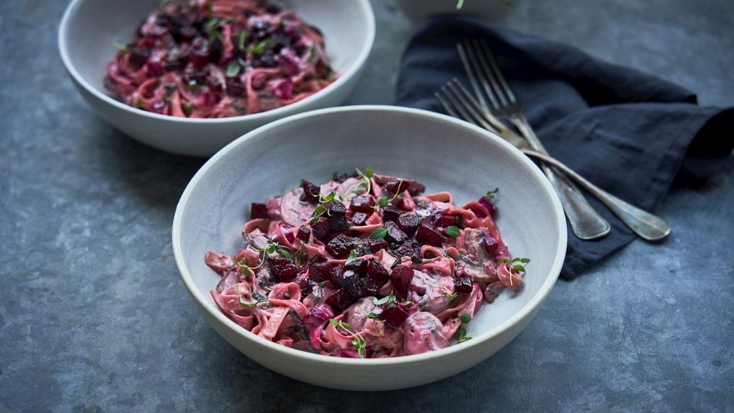Pasta med blå ostesauce og bagte rødbeder