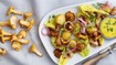 Frokostsalat med smørstegte kantareller og nye kartofler - thumbnail