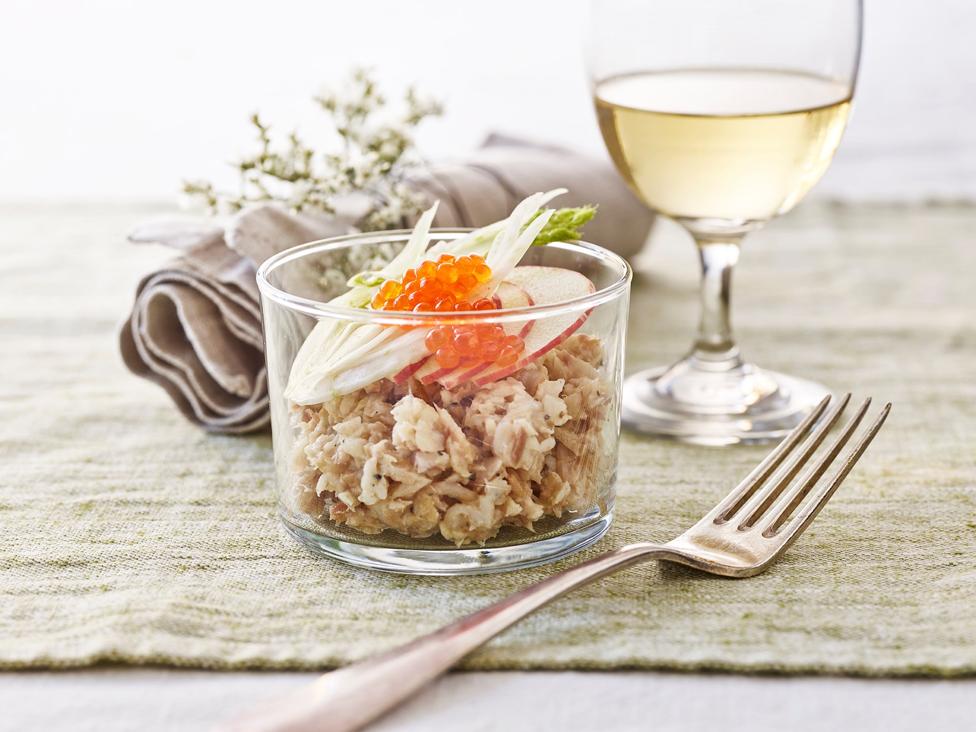 Røget ørredrillette med fennikel og æble