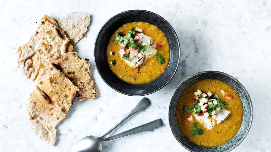 Linsesuppe med torsk, citronmarinerede æbletern og fuldkornspandebrød