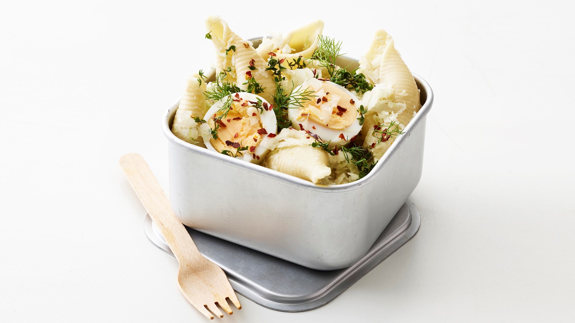 Cremet pasta med æg og fennikel