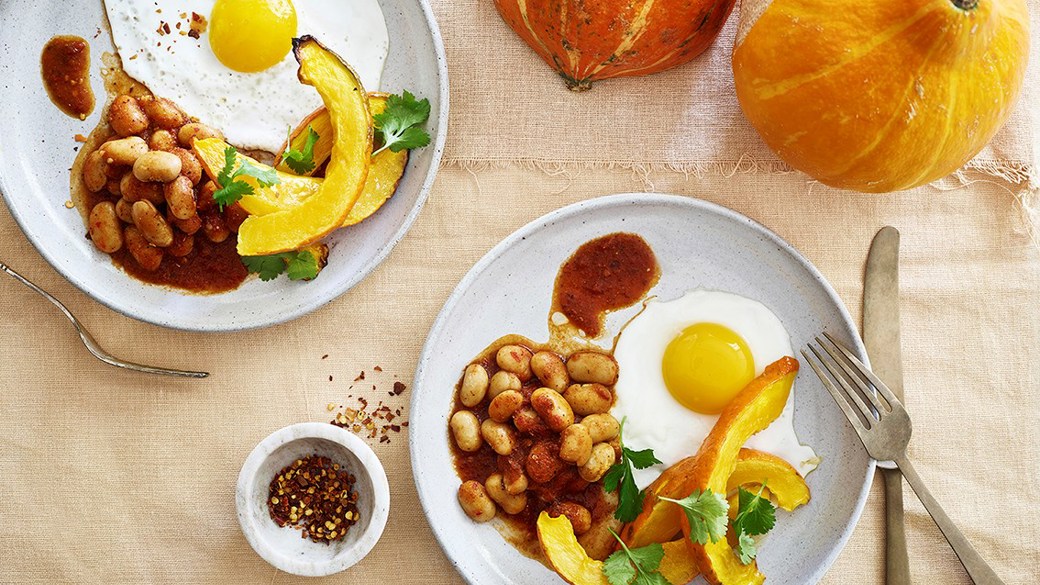 Råstegt græskar med hurtig harissa og stegt æg