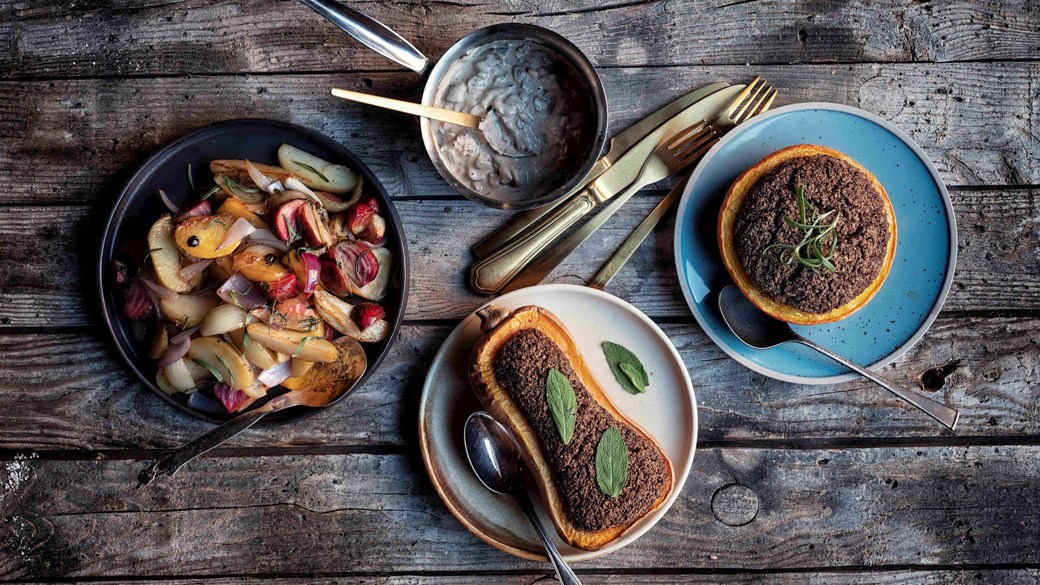 Vegansk mad: Quinoafyldte grøntsager med røget tofu