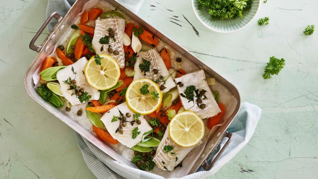 Ovnbagt fisk med grønt og kaperssmør