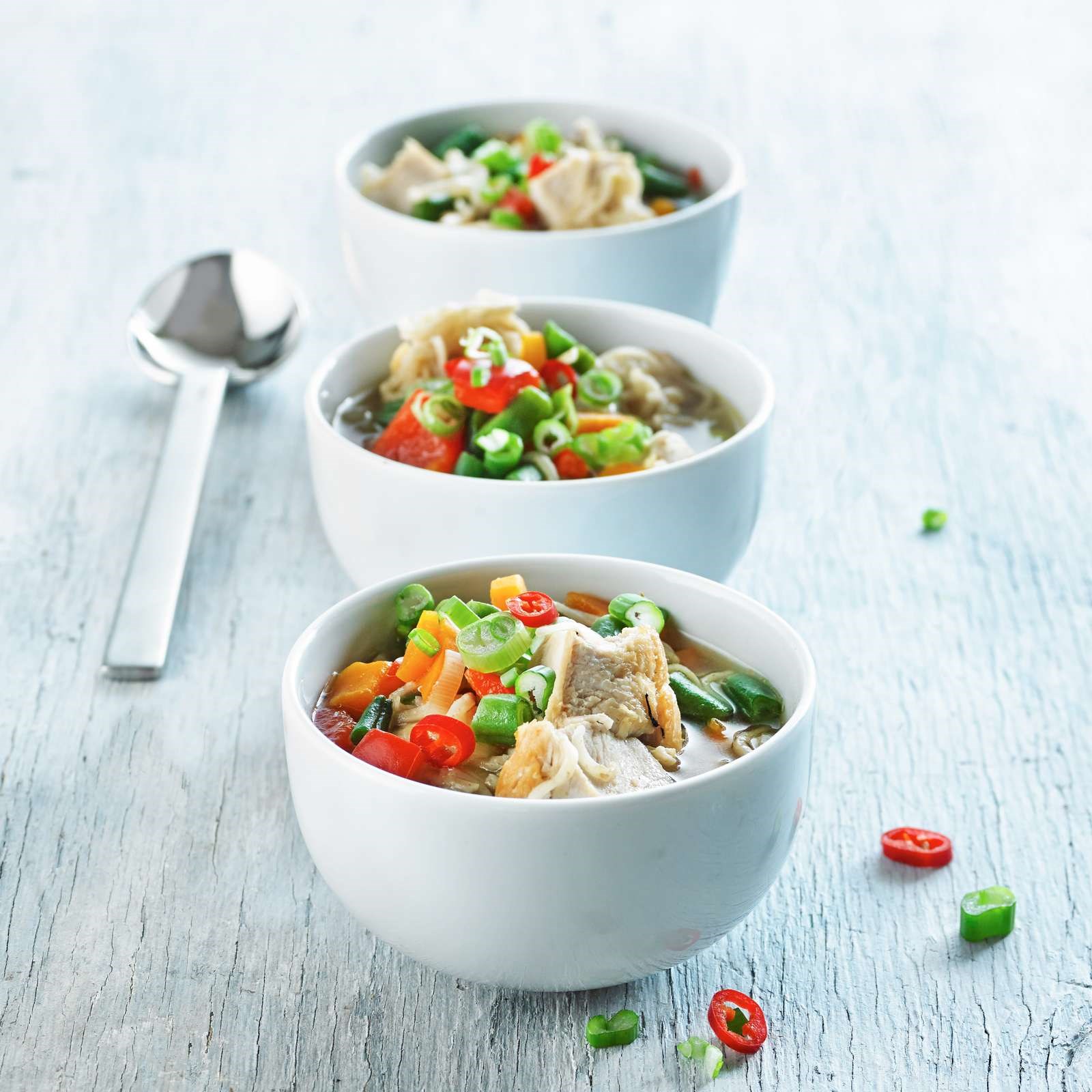 Nem kyllingesuppe med nudler