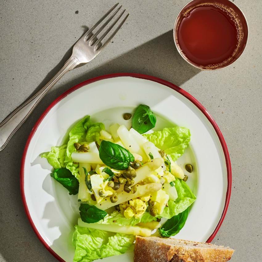Styrke Tal højt trængsler Få opskriften på Salat med hvide asparges og vinaigrette med æg