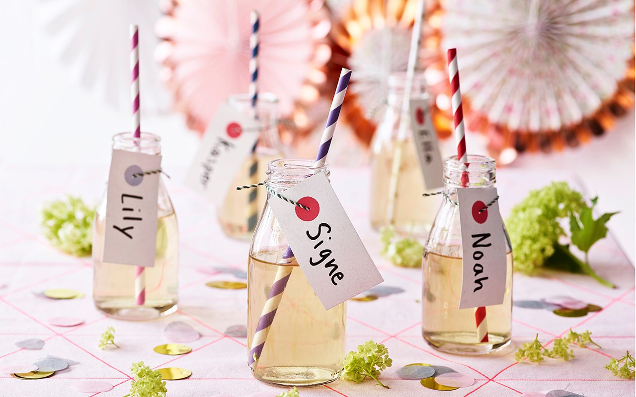 Personlige flasker med hyldeblomstsaft