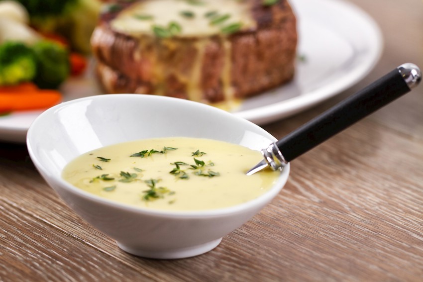 Kremet Bearneaise Dressing Servert Med Biff
