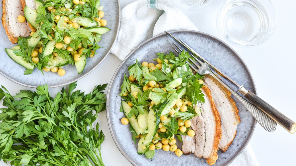 Salat af ingridærter, sæsonens grønt og fransk dressing