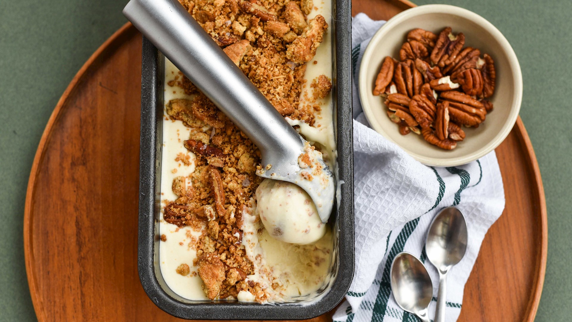 Æbleis med kanelknas