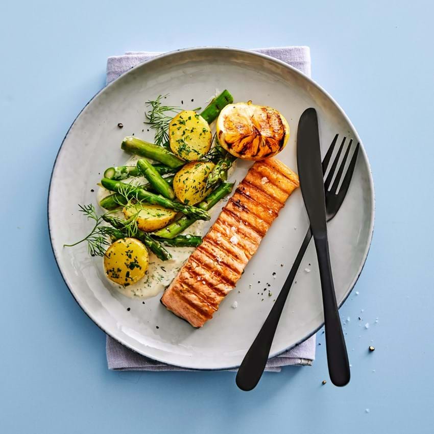 Bevis kampagne kvalitet Grillet laks med asparges og sennepsdressing - se opskrift