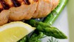 Grillet laks med grønne asparges og sennepsdressing - thumbnail