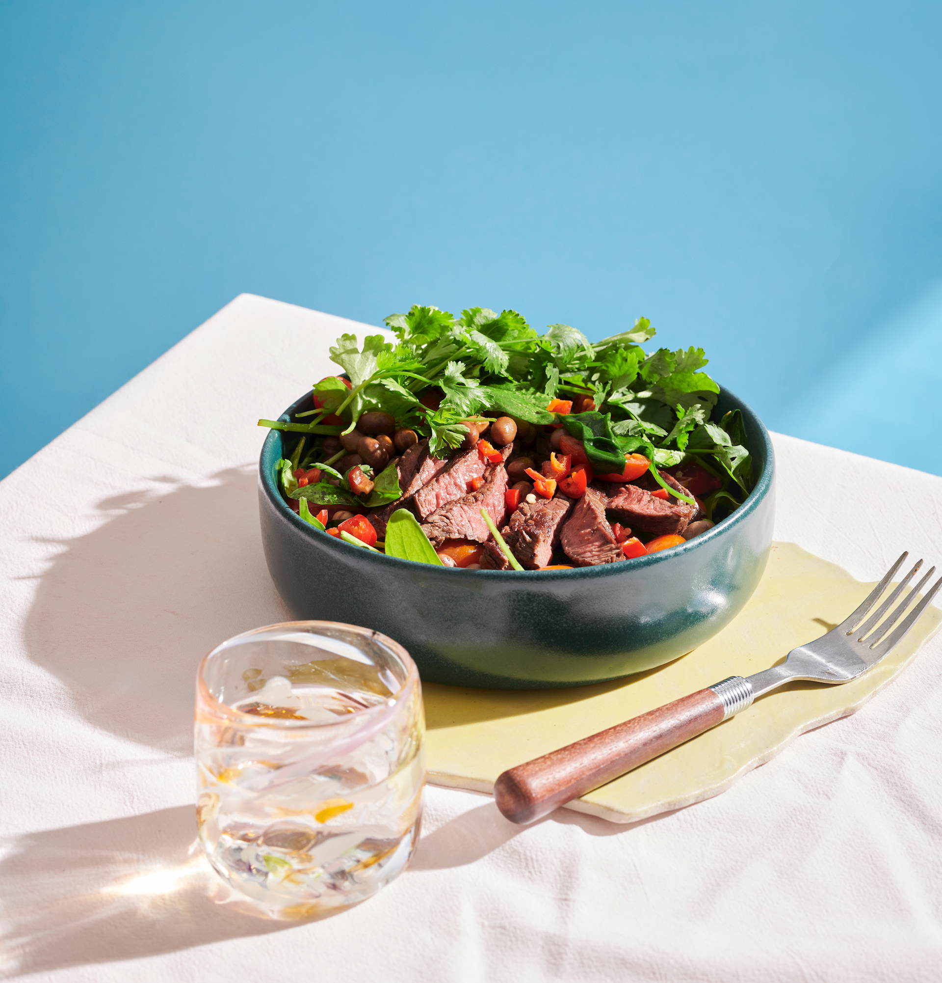 Oksebøf med spicy hestebønnesalat