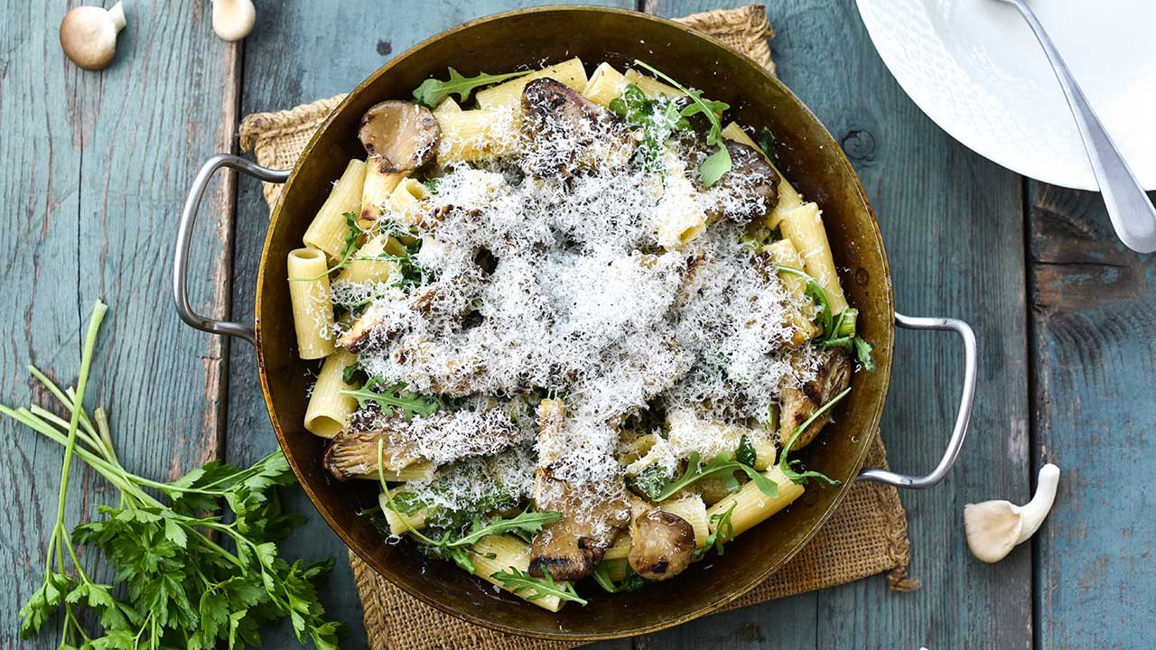 Sommerpasta med grillede østershatte