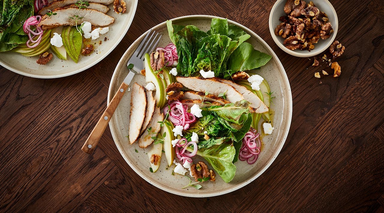 Flankesteak med grøn salat med pærer og valnødder