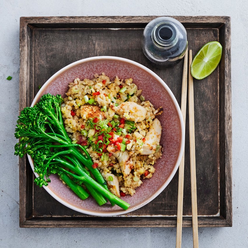 Stegte ris med kylling og æg - Smagfuld og lækker - Se opskriften her