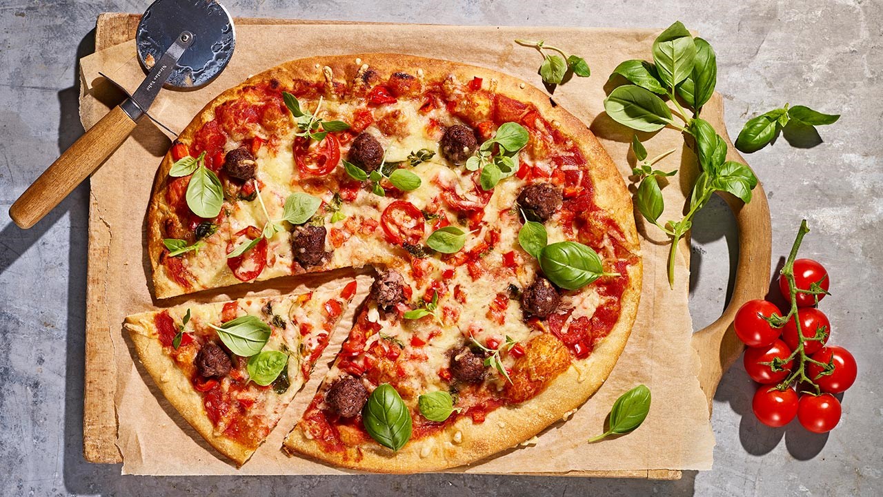 Pizza med minikødboller