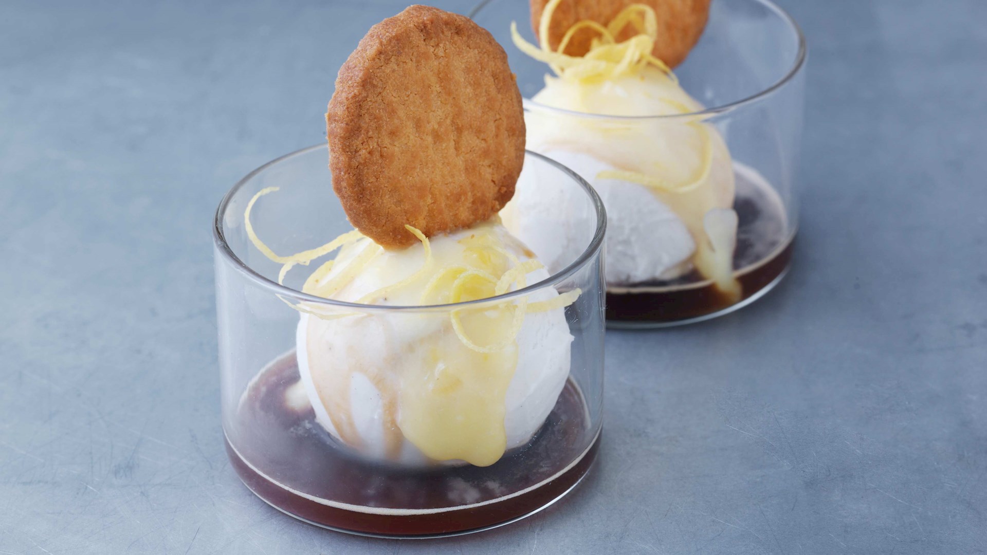 Dessert med kaffe og citron