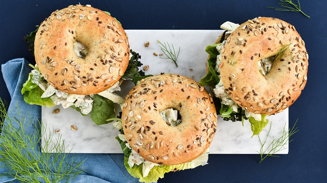 Hønsesalat med frisk pære, svampe og sennep