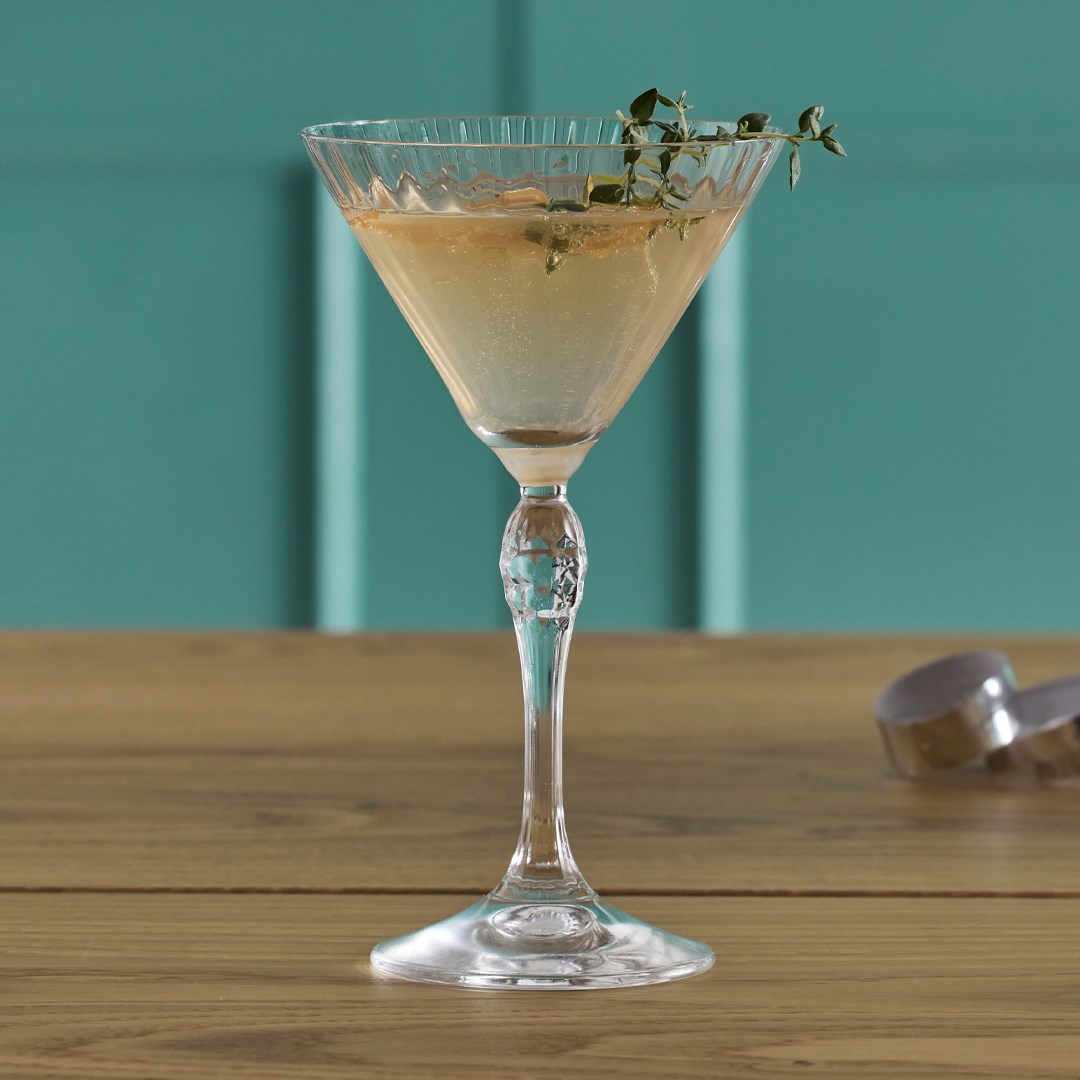 Cocktail med champagne, ginger beer og grape nem cocktail Coop