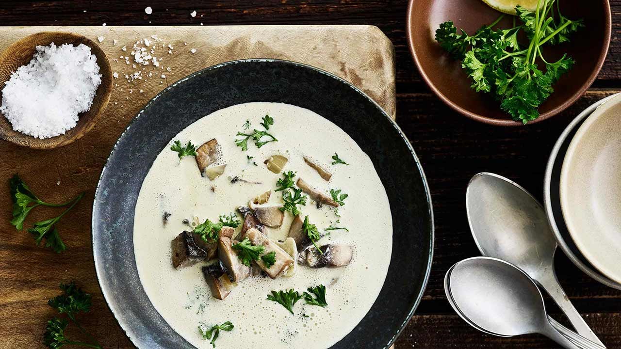 Cremet champignonsuppe med porre og timian