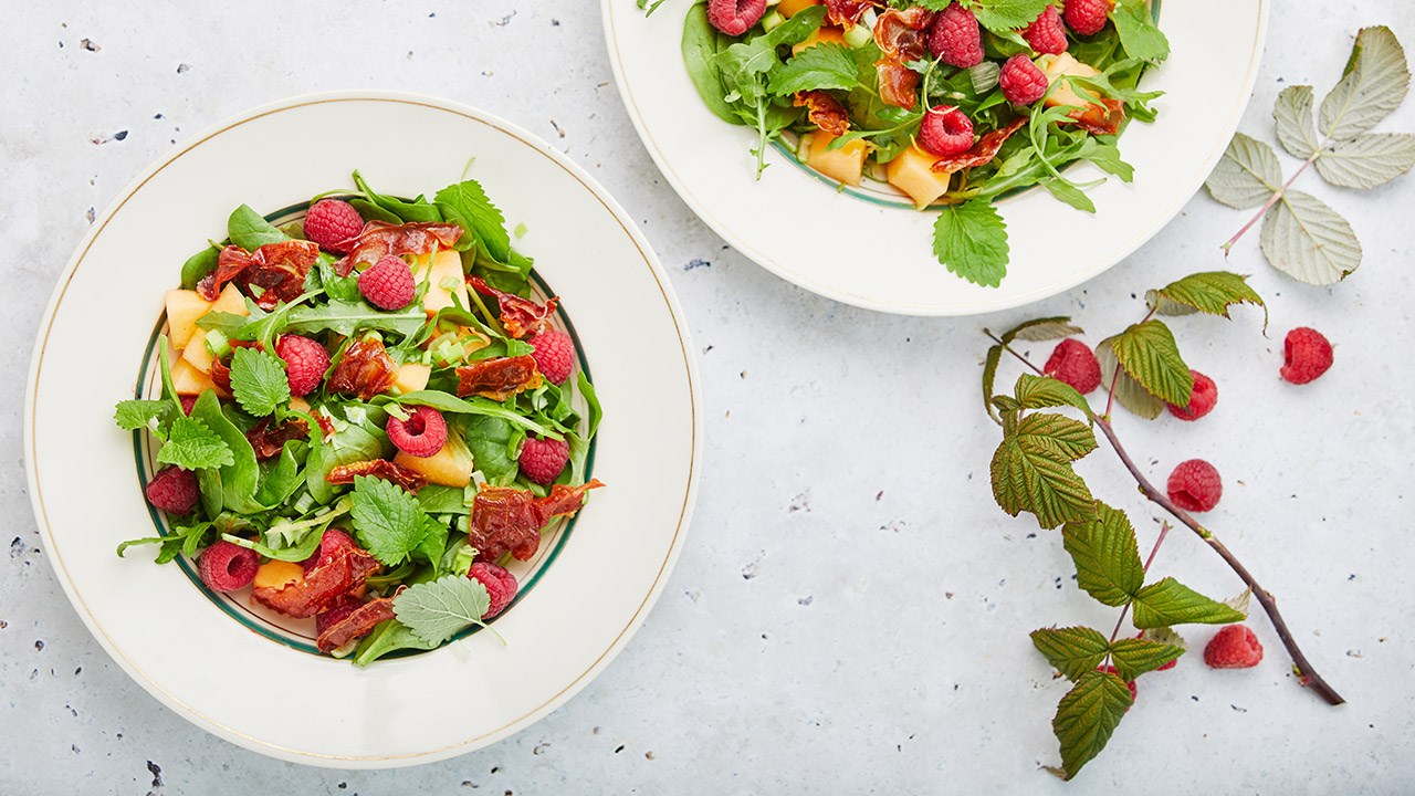 Salat med cantaloupe og hindbær