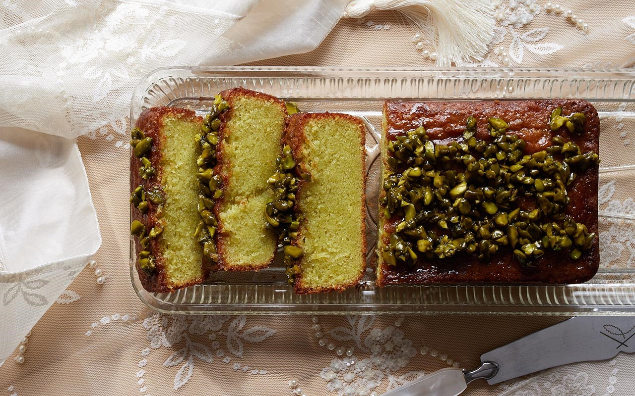 Pistaciekage med kardemomme og citronsirup