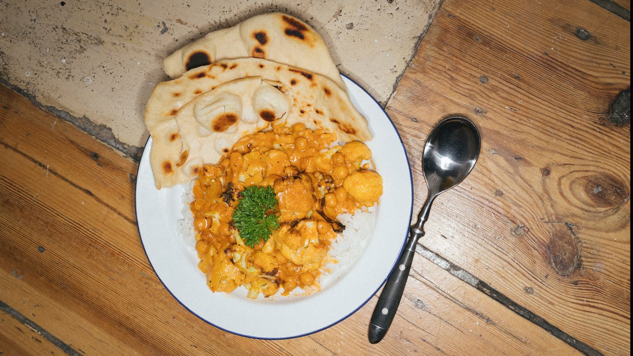 Vegetarisk butterchicken med fladbrød