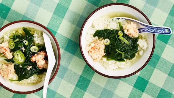 Vietnamesisk: Suppe med spinat og rejer